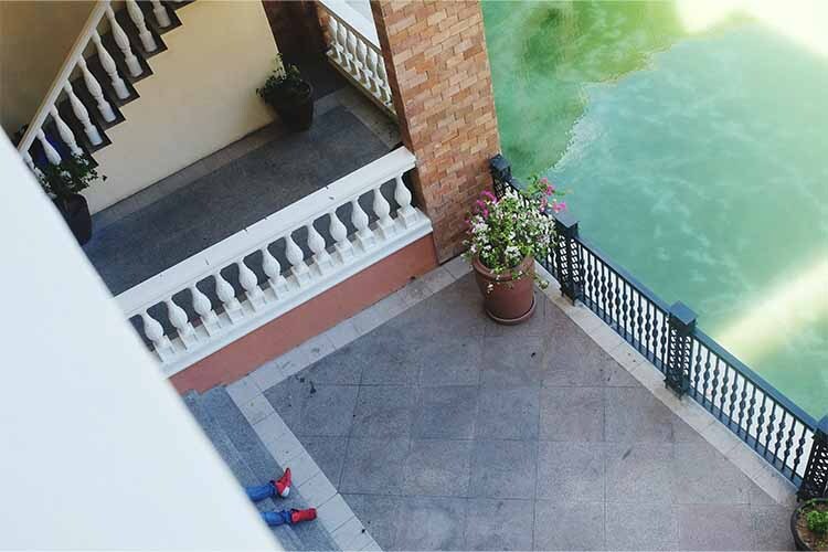 Dual Tone Balcony Tile Design Idea